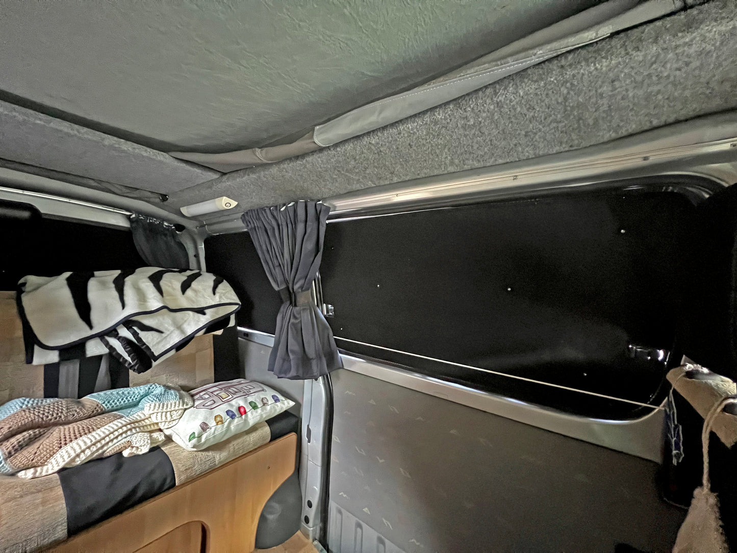 SALE 2nds Toyota HiAce / Granvia Thermal 8p Set