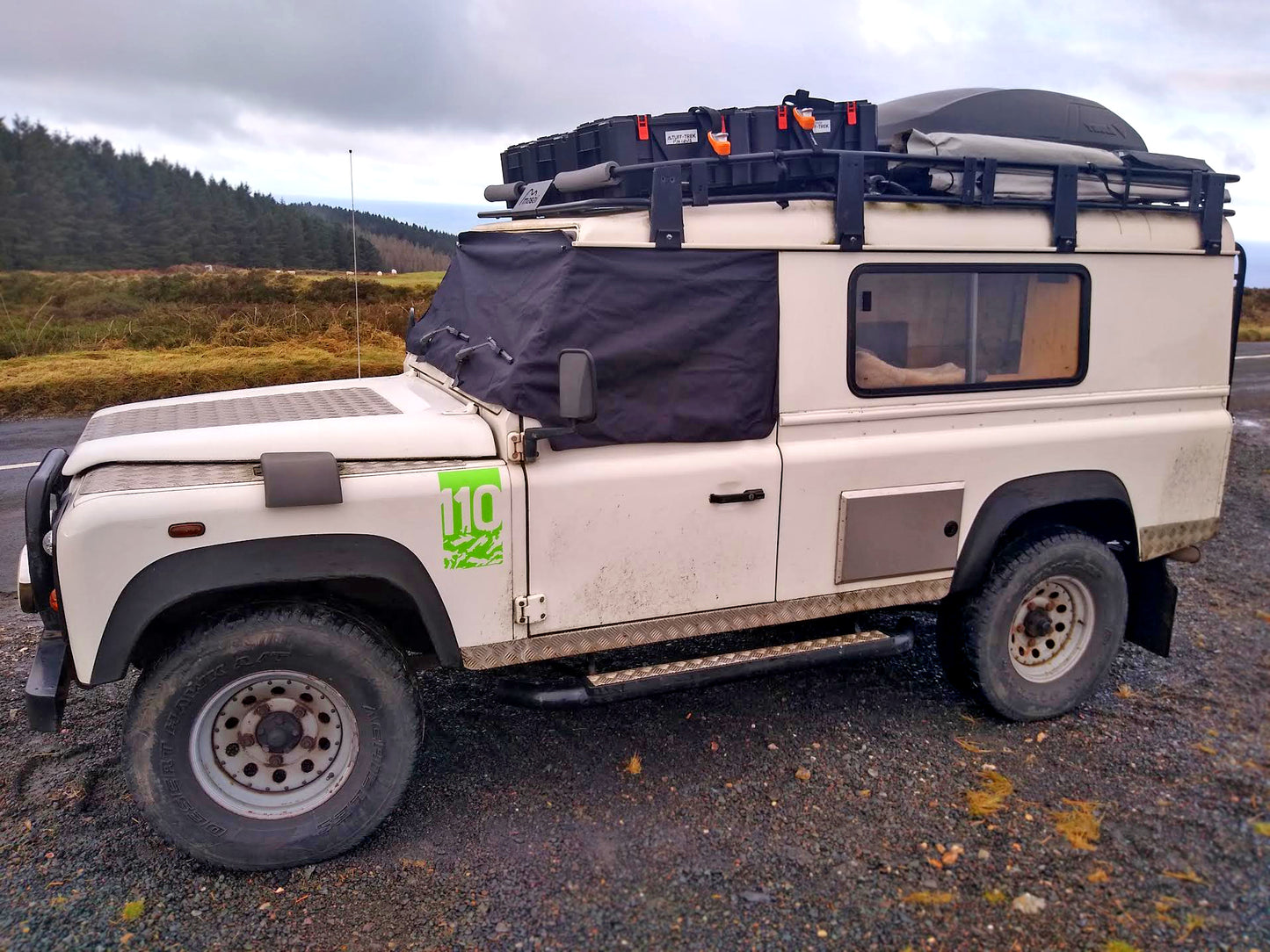 Land Rover Defender - Screen Cover