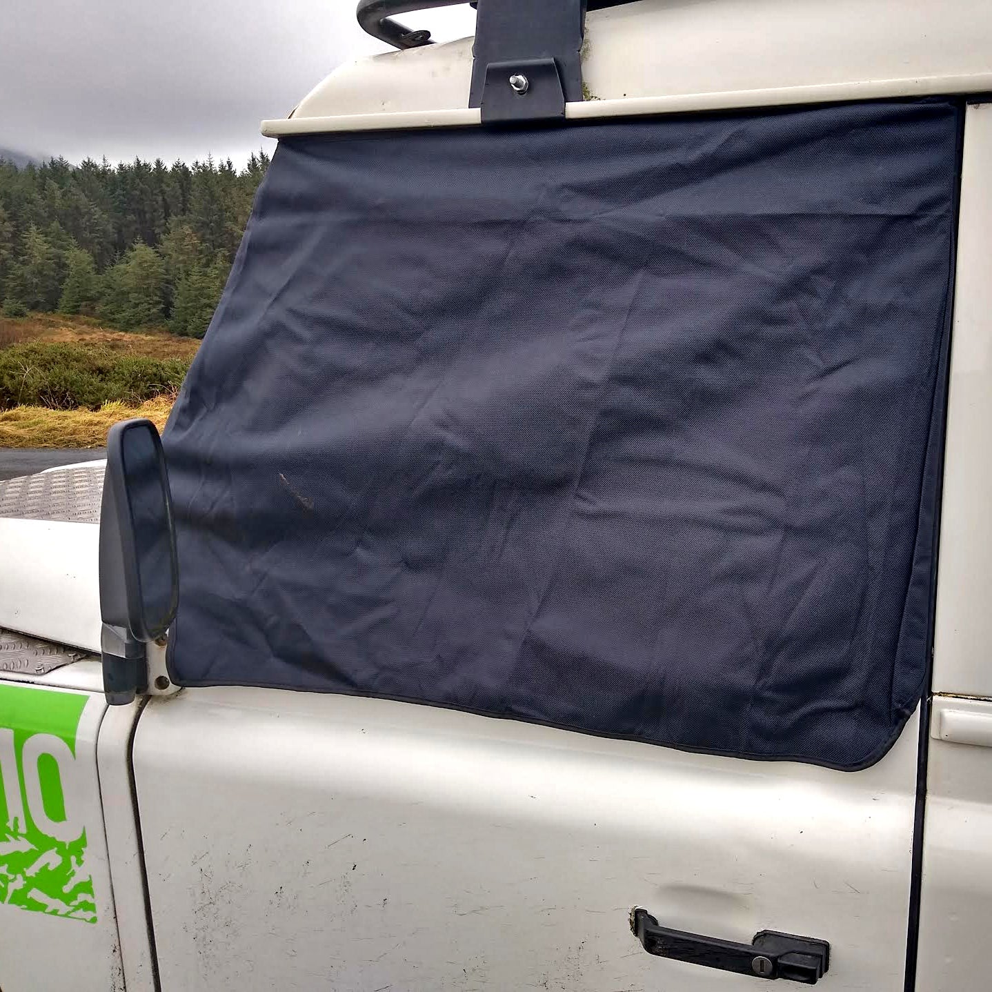 Land Rover Defender - Screen Cover