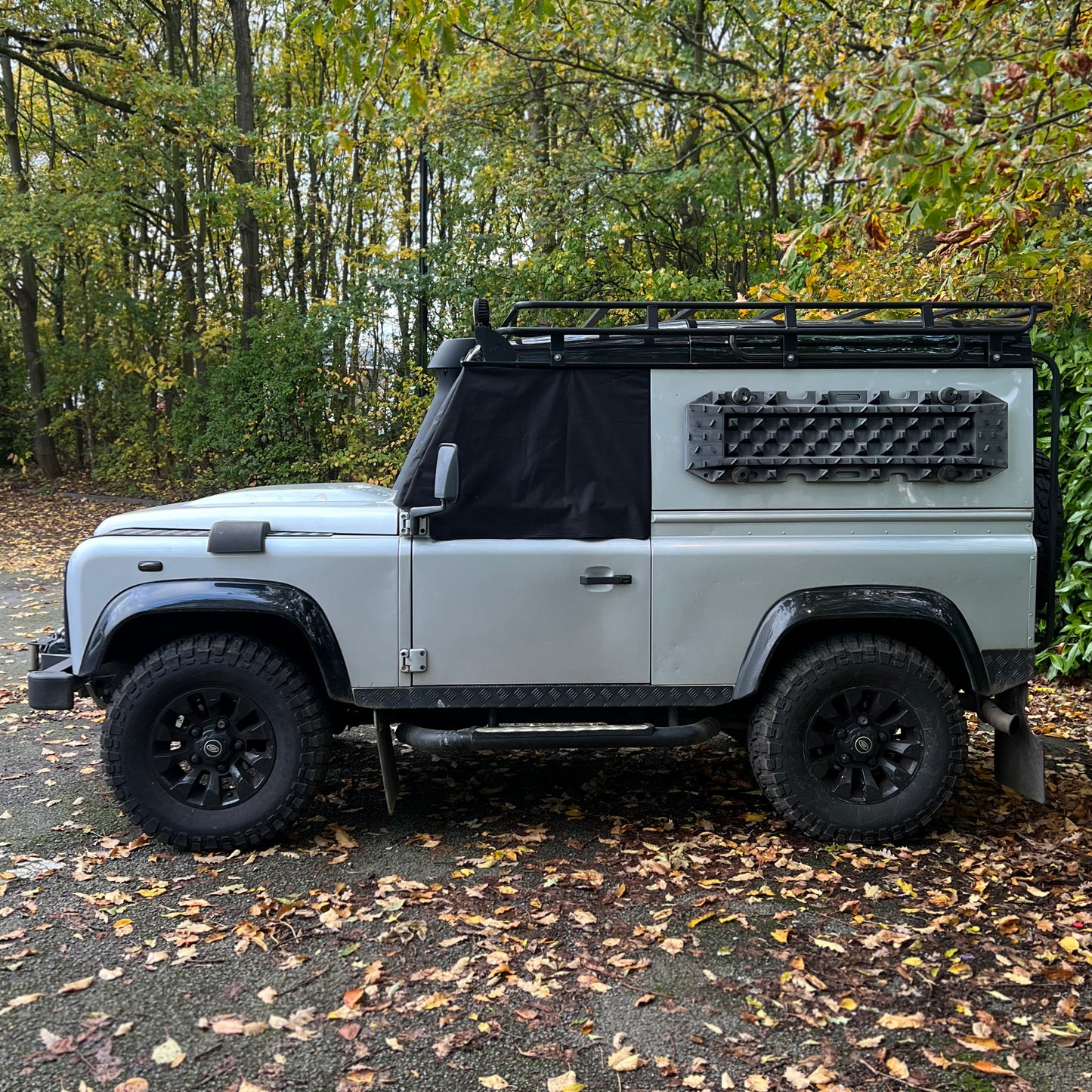 Land Rover Defender - Screen Cover