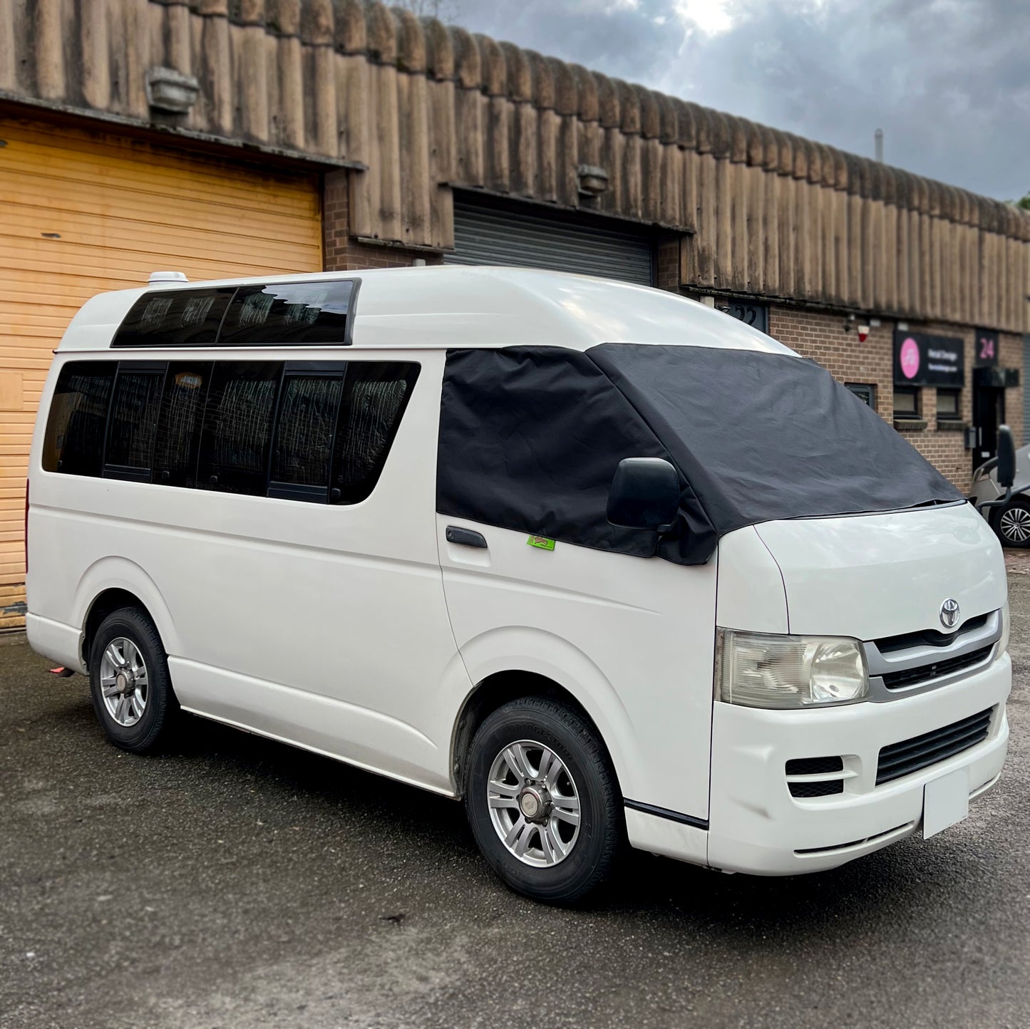 Toyota HiAce (Japanese Import) - Deluxe Screen Cover