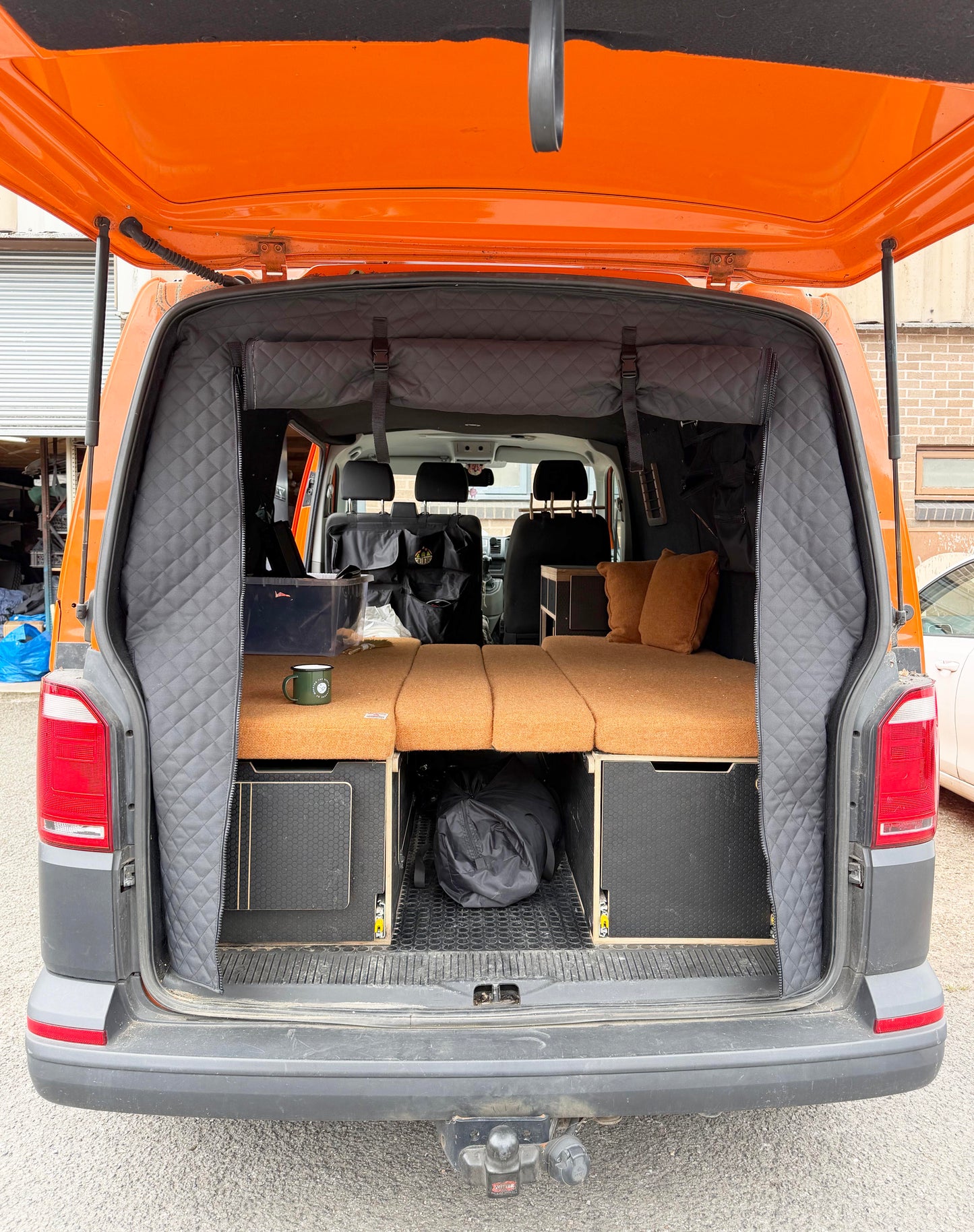 T5 / T6 - Thermal Rear Curtain