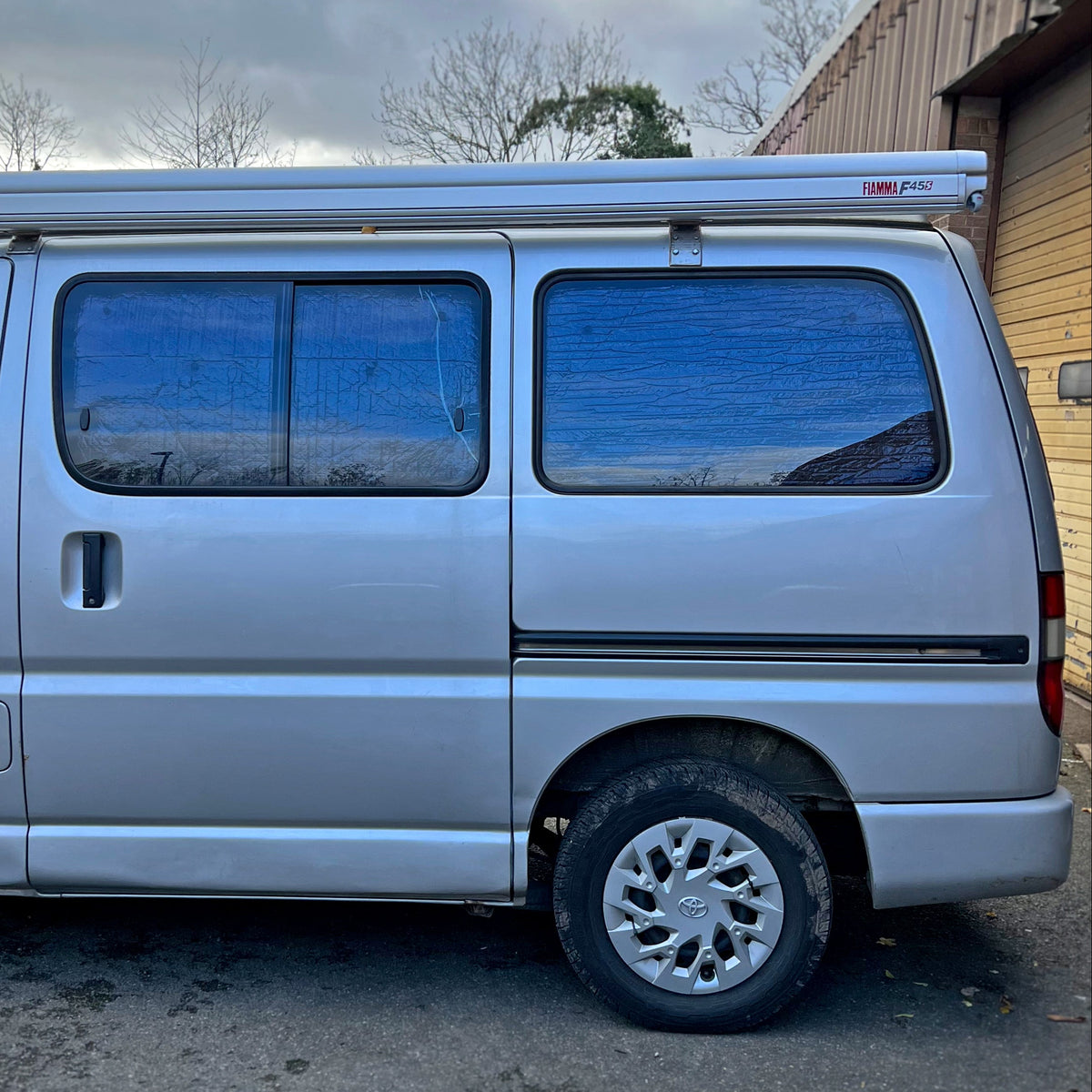 SALE 2nds Toyota HiAce / Granvia Thermal REAR 5p Set
