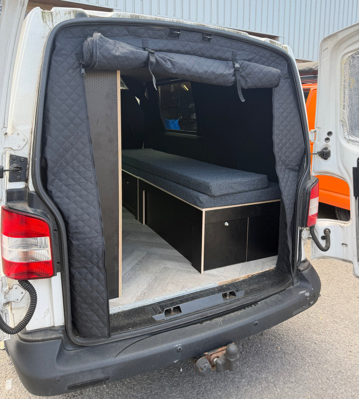 T5 / T6 - Thermal Rear Curtain