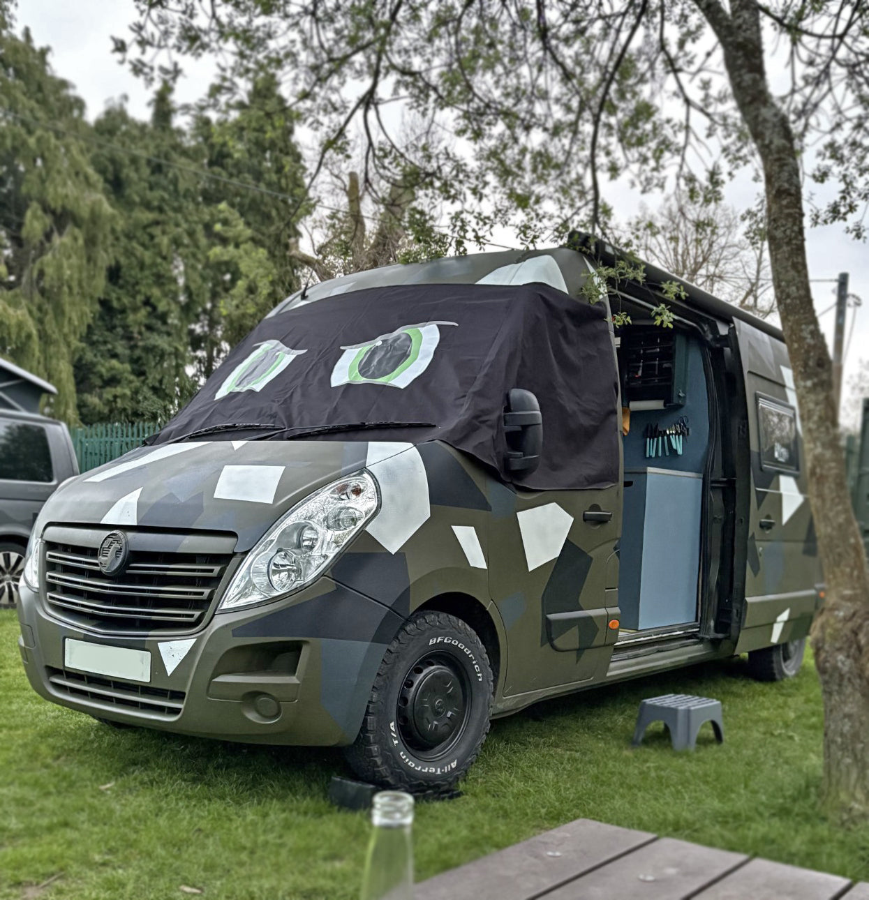 Renault Master Screen Wrap Eyes - Rocky